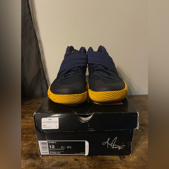 Nike Kyrie 2 “ Cavs “ - Picture 7 of 7